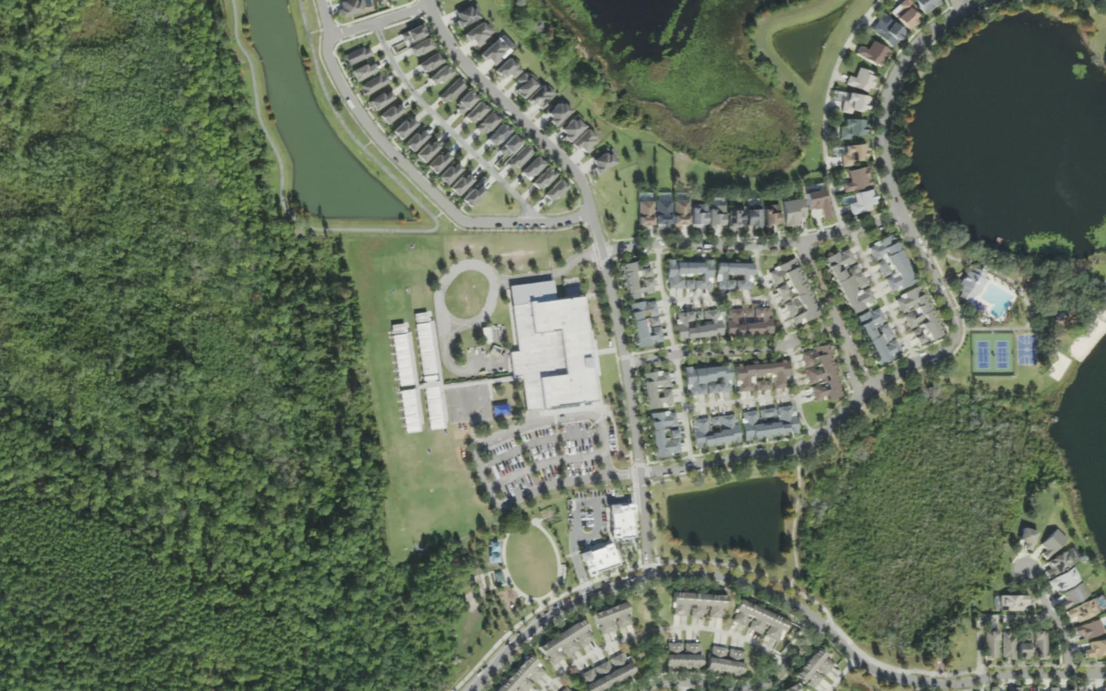 Keene's Crossing Elementary School on Keenes Pheasant Drive in the Village of Bridgewater, seen from the air