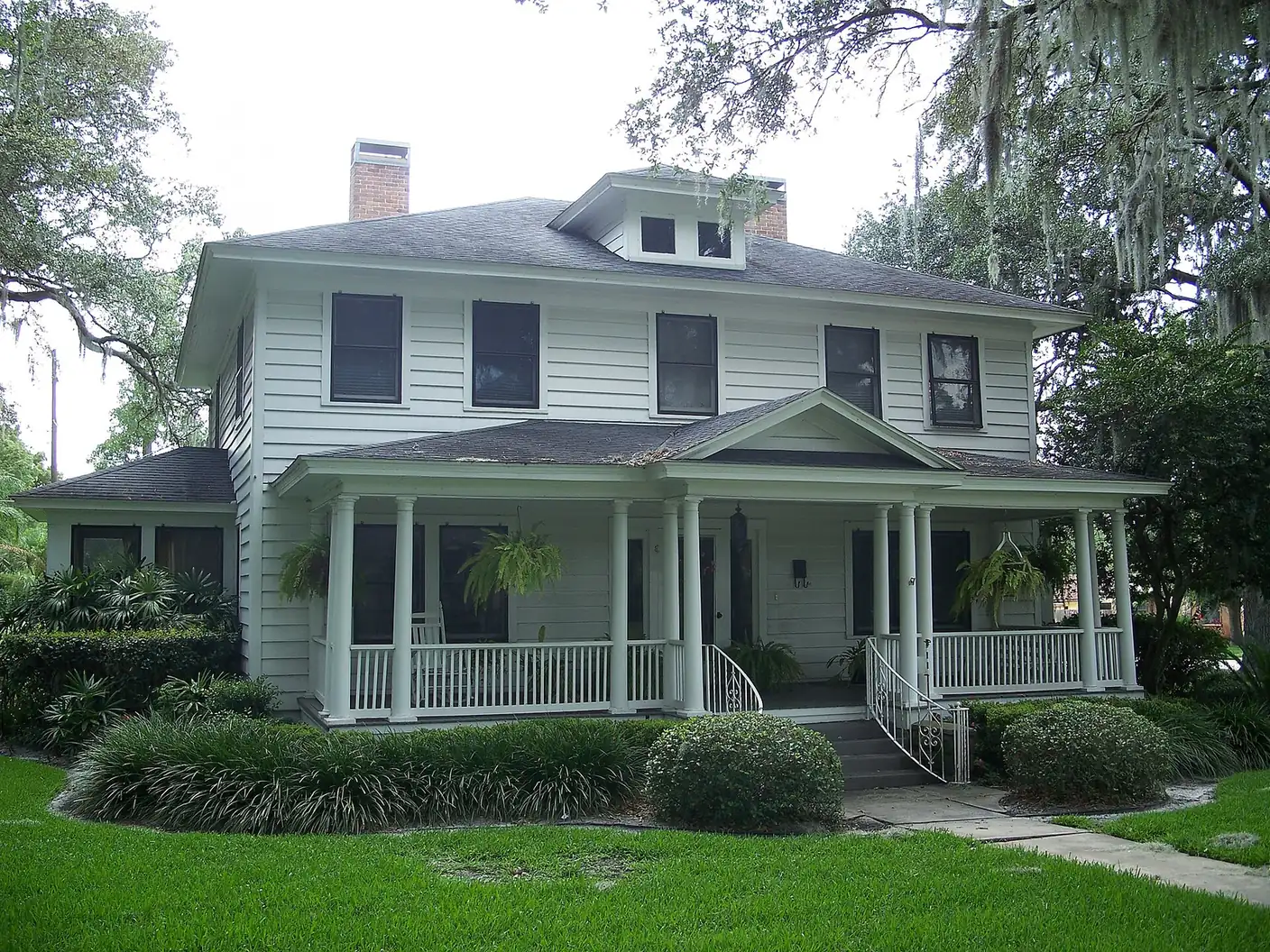 A house with a wide front porch in the Winter Garden Historic Residential District, north of Horizon West